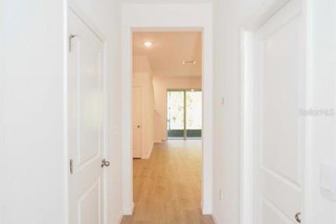 Touwnhouse à louer à Wesley Chapel, Floride: 3 chambres, 155.43 m2 № 2384224 - photo 7