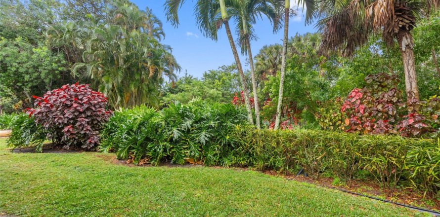 House in Lake Worth, Florida 3 bedrooms, 218.6 sq.m. № 1022376