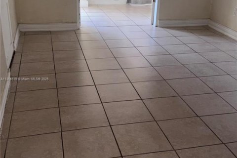 Copropriété à louer à Miami, Floride: 1 chambre, 41.81 m2 № 1942733 - photo 1