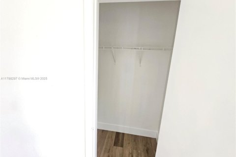 Adosado en venta en Miami, Florida, 3 dormitorios, 106.84 m2 № 1645493 - foto 26