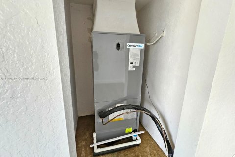Adosado en venta en Miami, Florida, 3 dormitorios, 106.84 m2 № 1645493 - foto 20