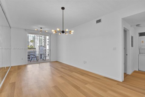Купить кондоминиум в Майами, Флорида 1 спальня, 59.46м2, № 2030481 - фото 3