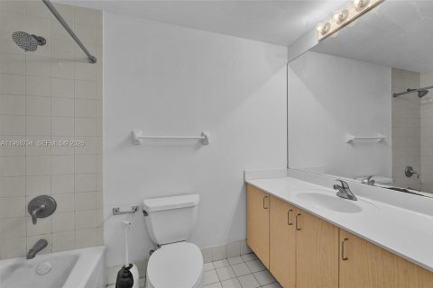 Купить кондоминиум в Майами, Флорида 1 спальня, 59.46м2, № 2030481 - фото 9