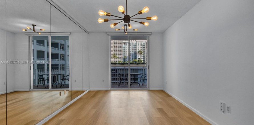 Кондоминиум с 1 спальней в Майами, Флорида № 2030481