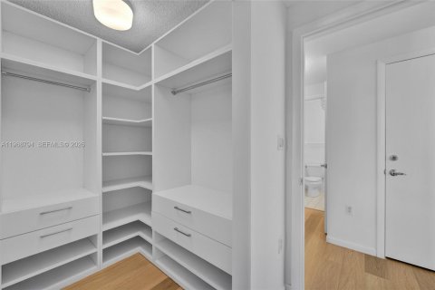 Купить кондоминиум в Майами, Флорида 1 спальня, 59.46м2, № 2030481 - фото 8