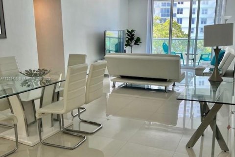 Кондоминиум с 1 спальней в Холливуд, Флорида № 2053566