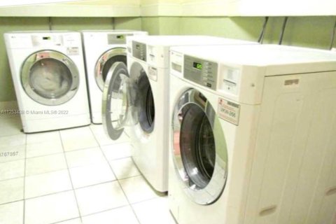 Купить кондоминиум в Холливуд, Флорида 1 спальня, 81.2м2, № 2053566 - фото 22