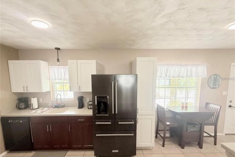 Villa ou maison à louer à Bradenton, Floride: 3 chambres, 156.73 m2 № 2418781 - photo 18