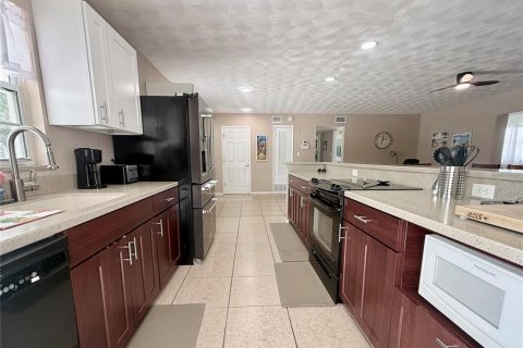 Villa ou maison à louer à Bradenton, Floride: 3 chambres, 156.73 m2 № 2418781 - photo 15