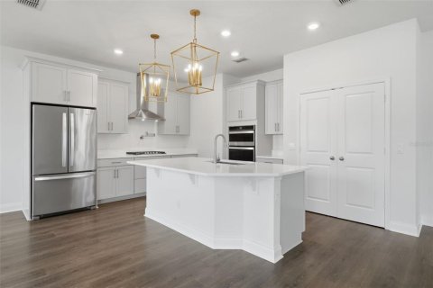 House in Orlando, Florida 4 bedrooms, 232.72 sq.m. № 2199957 - photo 6