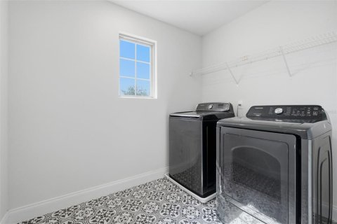 House in Orlando, Florida 4 bedrooms, 232.72 sq.m. № 2199957 - photo 28