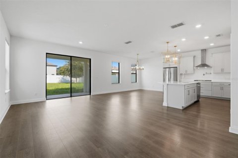 House in Orlando, Florida 4 bedrooms, 232.72 sq.m. № 2199957 - photo 4
