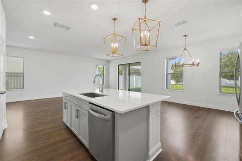 House in Orlando, Florida 4 bedrooms, 232.72 sq.m. № 2199957 - photo 2