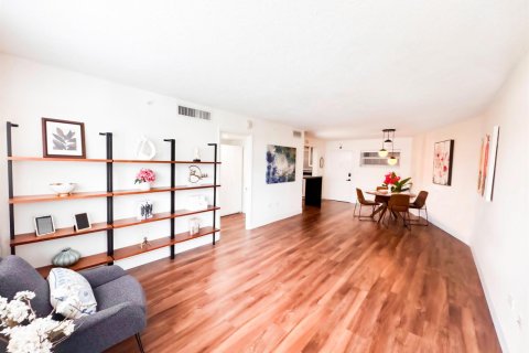 Condo in Miami Beach, Florida, 2 bedrooms № 2153708 - photo 3