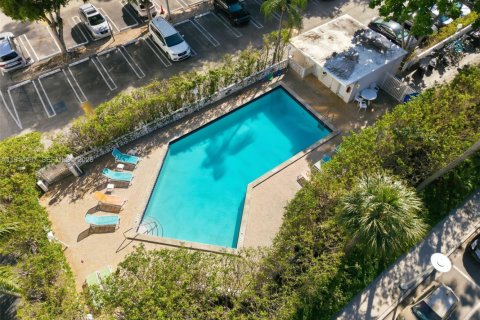 Condo in Miami Beach, Florida, 2 bedrooms № 2153708 - photo 17