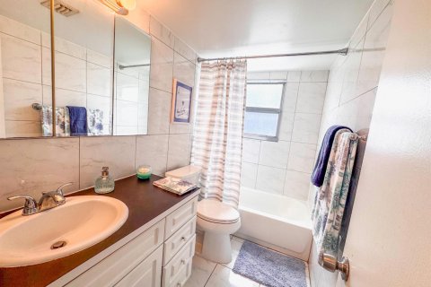 Condo in Miami Beach, Florida, 2 bedrooms № 2153708 - photo 9