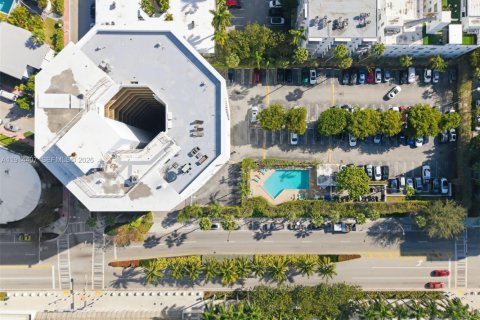 Condo in Miami Beach, Florida, 2 bedrooms № 2153708 - photo 15