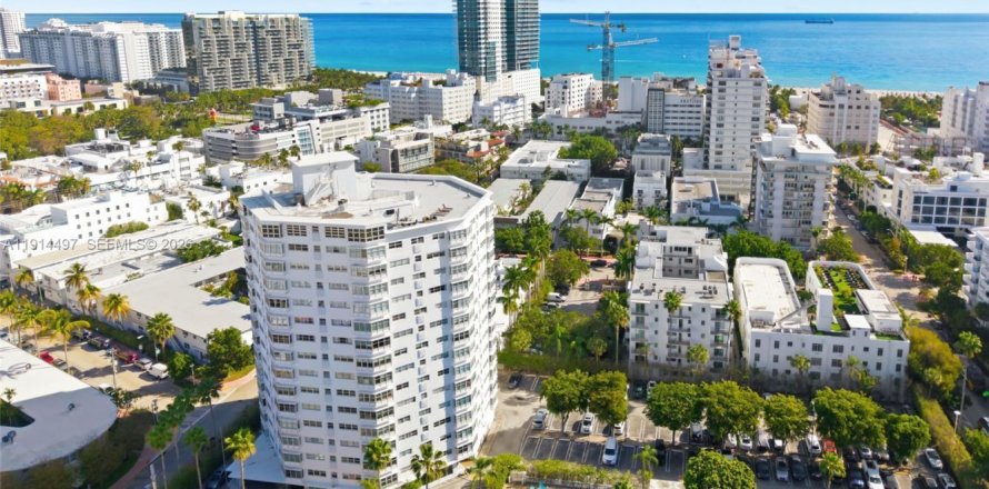 Condo in Miami Beach, Florida, 2 bedrooms № 2153708