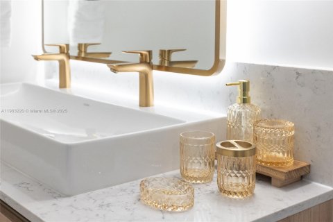 Copropriété à vendre à Miami, Floride: 3 chambres, 115.76 m2 № 2012105 - photo 28