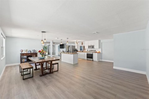 Casa en venta en Port Richey, Florida, 3 dormitorios, 159.05 m2 № 1904021 - foto 8