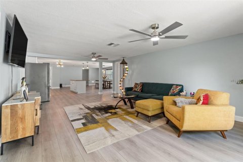 Casa en venta en Port Richey, Florida, 3 dormitorios, 159.05 m2 № 1904021 - foto 18