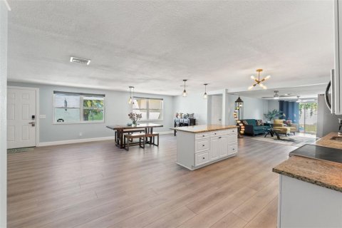 Casa en venta en Port Richey, Florida, 3 dormitorios, 159.05 m2 № 1904021 - foto 11