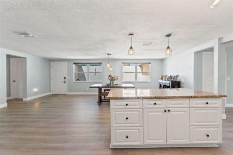 Casa en venta en Port Richey, Florida, 3 dormitorios, 159.05 m2 № 1904021 - foto 12