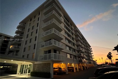 Снять в аренду кондоминиум в Палм - Бич Шорес, Флорида 1 спальня, 78.04м2, № 2014133 - фото 29