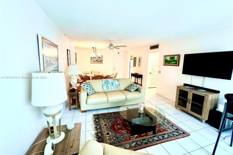 Снять в аренду кондоминиум в Палм - Бич Шорес, Флорида 1 спальня, 78.04м2, № 2014133 - фото 3