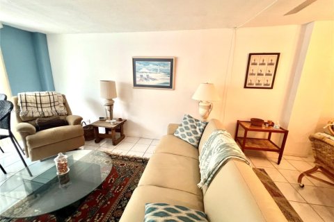 Снять в аренду кондоминиум в Палм - Бич Шорес, Флорида 1 спальня, 78.04м2, № 2014133 - фото 16