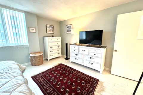 Снять в аренду кондоминиум в Палм - Бич Шорес, Флорида 1 спальня, 78.04м2, № 2014133 - фото 21