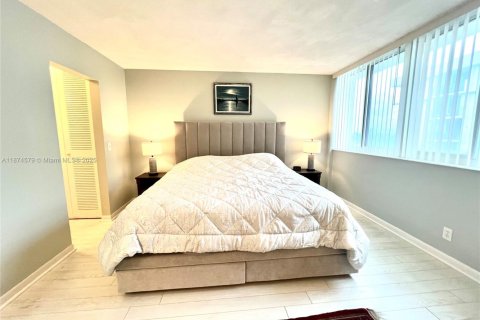 Снять в аренду кондоминиум в Палм - Бич Шорес, Флорида 1 спальня, 78.04м2, № 2014133 - фото 22