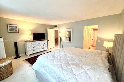 Снять в аренду кондоминиум в Палм - Бич Шорес, Флорида 1 спальня, 78.04м2, № 2014133 - фото 24