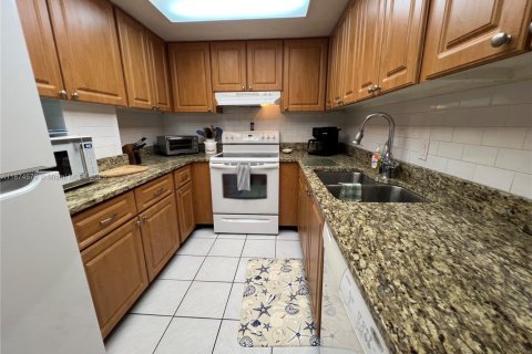 Снять в аренду кондоминиум в Палм - Бич Шорес, Флорида 1 спальня, 78.04м2, № 2014133 - фото 2