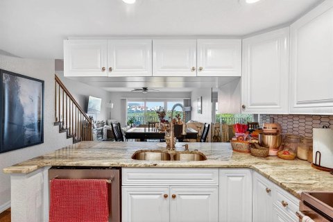 Touwnhouse à louer à Seminole, Floride: 3 chambres, 207.92 m2 № 2219364 - photo 10