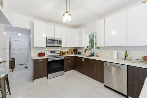 Купить виллу или дом в Майами, Флорида 4 спальни, 233.93м2, № 2034339 - фото 13