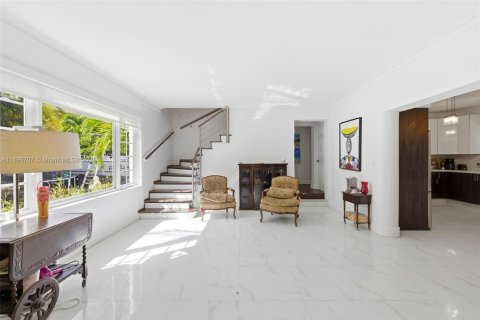 Купить виллу или дом в Майами, Флорида 4 спальни, 233.93м2, № 2034339 - фото 12