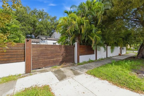 Купить виллу или дом в Майами, Флорида 4 спальни, 233.93м2, № 2034339 - фото 24