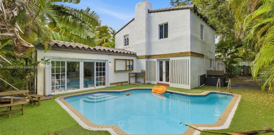 Дом в Майами, Флорида 4 спальни, 233.93м2 № 2034339