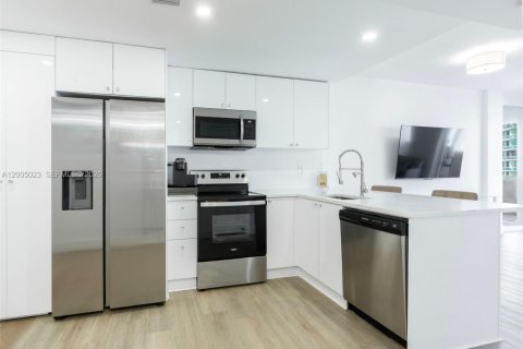 Copropriété à vendre à Bal Harbour, Floride: 44.87 m2 № 2091053 - photo 8