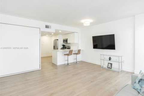 Copropriété à vendre à Bal Harbour, Floride: 44.87 m2 № 2091053 - photo 17