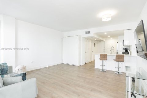 Copropriété à vendre à Bal Harbour, Floride: 44.87 m2 № 2091053 - photo 19