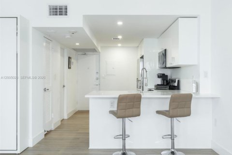 Copropriété à vendre à Bal Harbour, Floride: 44.87 m2 № 2091053 - photo 13