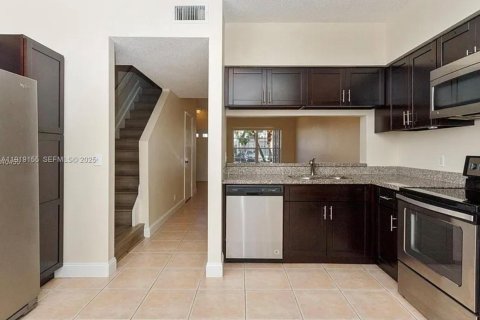 Купить таунхаус в Уэстон, Флорида 2 спальни, 103.12м2, № 1976396 - фото 4