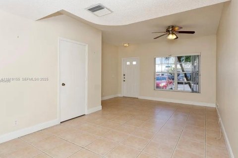 Купить таунхаус в Уэстон, Флорида 2 спальни, 103.12м2, № 1976396 - фото 3