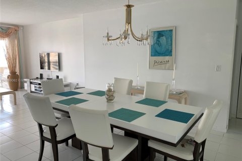 Снять в аренду кондоминиум в Халландейл-Бич, Флорида 1 спальня, 80.82м2, № 1941117 - фото 4