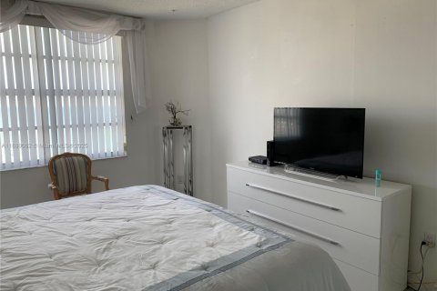 Снять в аренду кондоминиум в Халландейл-Бич, Флорида 1 спальня, 80.82м2, № 1941117 - фото 9