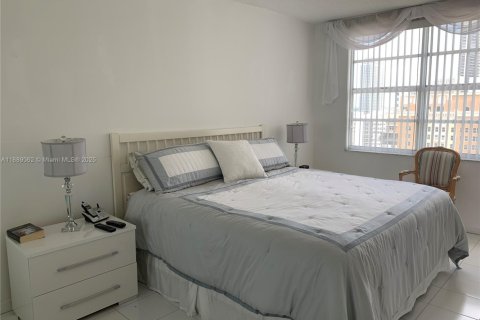 Снять в аренду кондоминиум в Халландейл-Бич, Флорида 1 спальня, 80.82м2, № 1941117 - фото 8