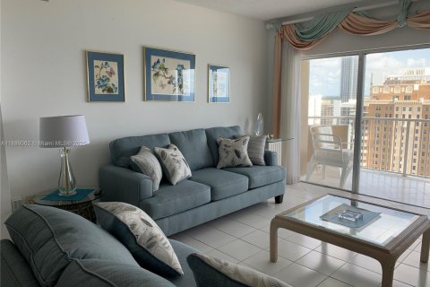 Снять в аренду кондоминиум в Халландейл-Бич, Флорида 1 спальня, 80.82м2, № 1941117 - фото 3