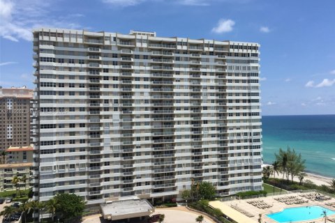 Снять в аренду кондоминиум в Халландейл-Бич, Флорида 1 спальня, 80.82м2, № 1941117 - фото 15